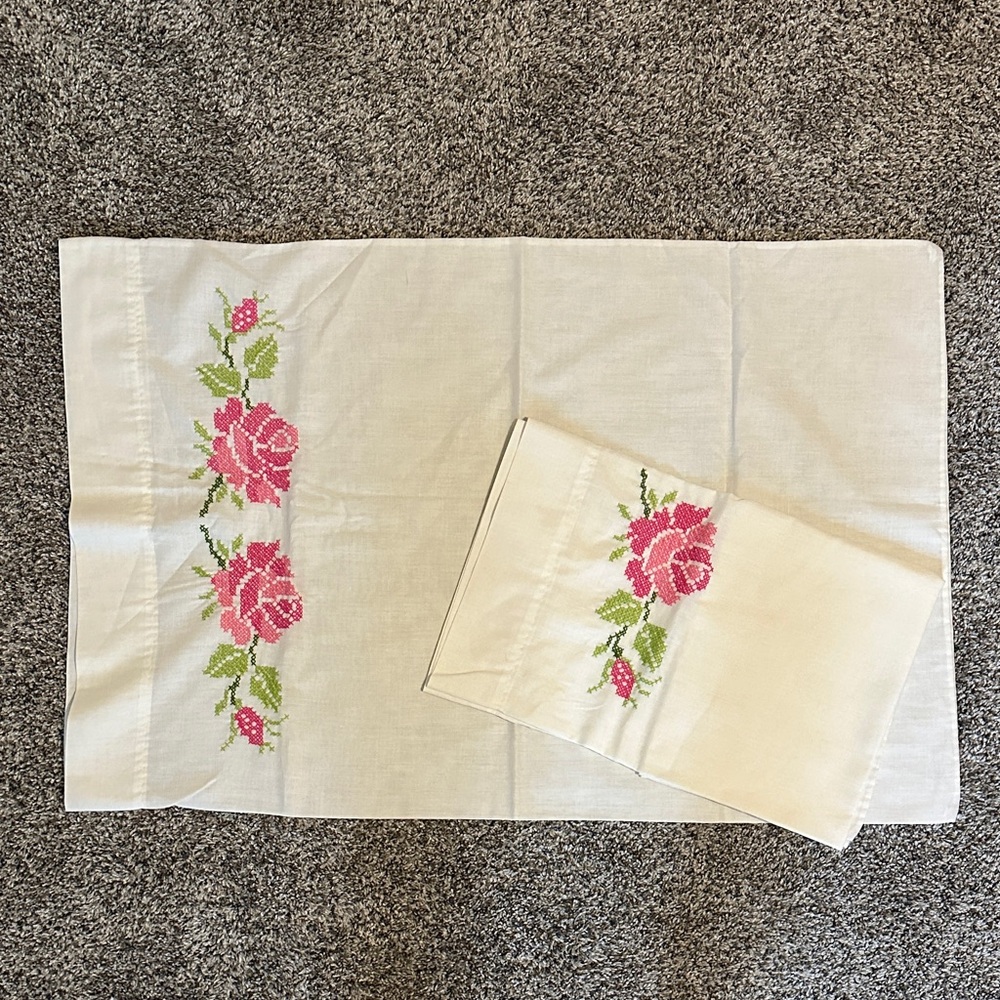 Set of 2 Vintage Embroidered Linen Pillowcases